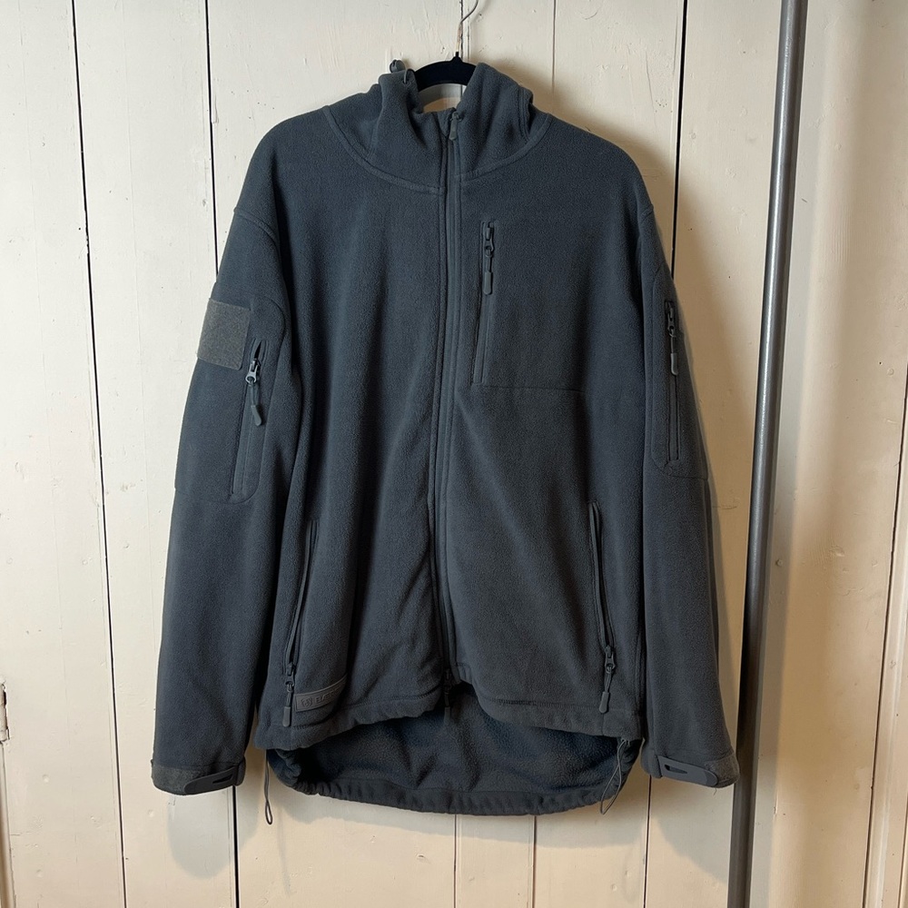 Baerskin men’s Gray Hooded Fleece 2XL Jacket pre-owned.